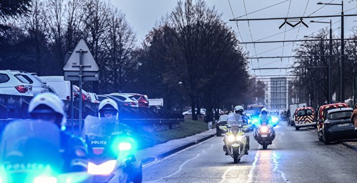 法国里昂公寓楼大火 10死14伤