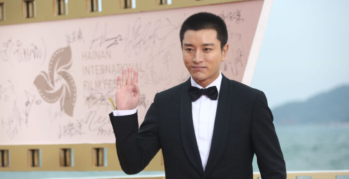 贾乃亮女儿突晒全家福 被问父母复合吐心声