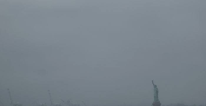 强风豪雨席卷纽约 部分地区淹房停电 数百航班取消