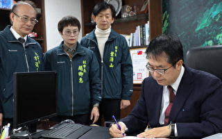 台南市长就职 黄伟哲首签署透明廉政公约