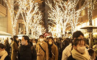 组图：日本圣诞节 东京民众欣赏华丽灯饰