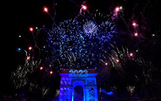 組圖：百萬人觀看2023年巴黎凱旋門煙火秀