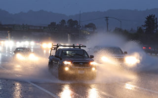 強風暴襲加州 18萬戶斷電 州長宣布緊急狀態