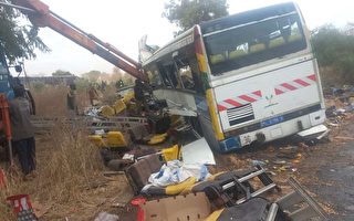 塞内加尔巴士相撞 至少40死数十伤