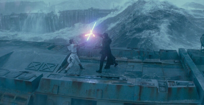 阿汤哥《星际大战》片场掌镜 拍光剑决斗戏