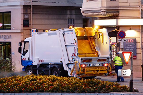 洛杉磯離婚丈夫用垃圾車撞前妻家