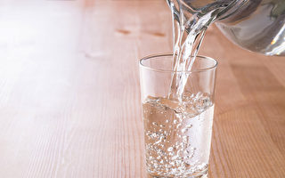 到底喝多少水才夠健康？研究：與1因素密切相關