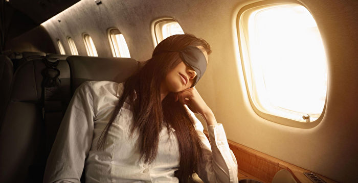 如何在长程航班睡个好觉？ 专家提多项建言