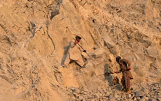 两中国男子涉嫌走私千吨锂矿 在阿富汗被捕