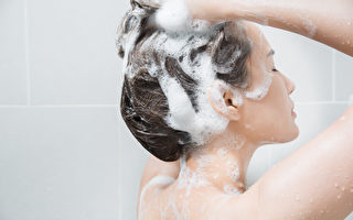 淋浴時掉多少頭髮是正常的？醫生有說法