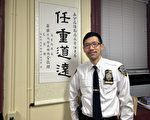 纽约市警局华埠五分局局长给华人读者拜年