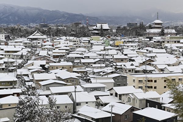 組圖：寒流襲日韓 擾亂交通 民眾冒雪出遊