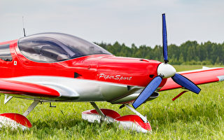 航空爱好者从零开始3年打造自己的特技飞机