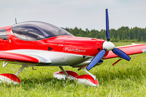 航空爱好者从零开始3年打造自己的特技飞机