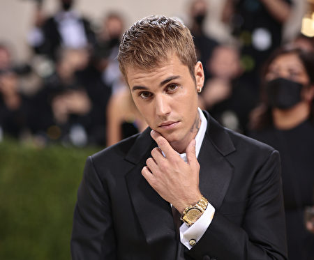 加拿大有名歌手小贾斯汀（Justin Bieber，贾斯汀·比伯）贵寓照。 (Dimitrios Kambouris/Getty Images for The Met Museum/Vogue )