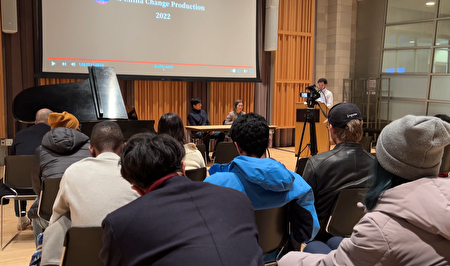 2023年1月26日，《中國人權律師20年》製片人、「改變中國」創始人曹雅學在哥倫比亞大學放映後與觀眾互動。