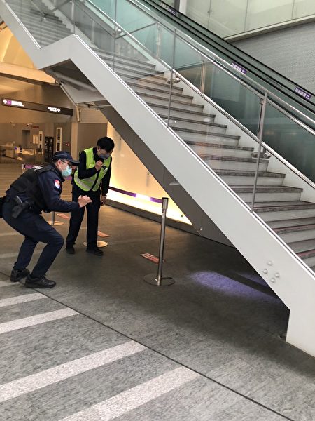 桃捷接到恐嚇電話，揚言要在桃園機場捷運A1台北車站放置炸彈，警方加強巡檢。