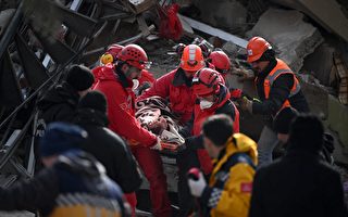 土耳其叙利亚余震不断 死亡逾5千 救援难