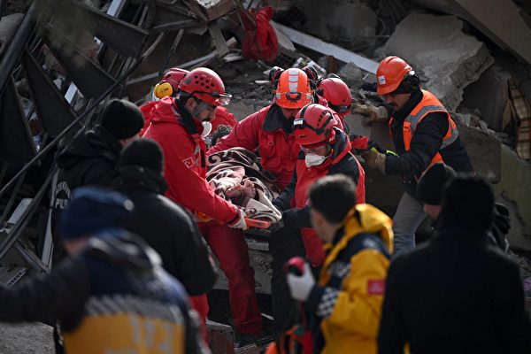 土耳其敘利亞餘震不斷 死亡逾5千 救援難