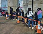 港记者直击庭外晚上再现排队党 一张筹最少换五百元