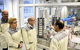 組圖：德國總理朔爾茨訪問拜耳研究部門