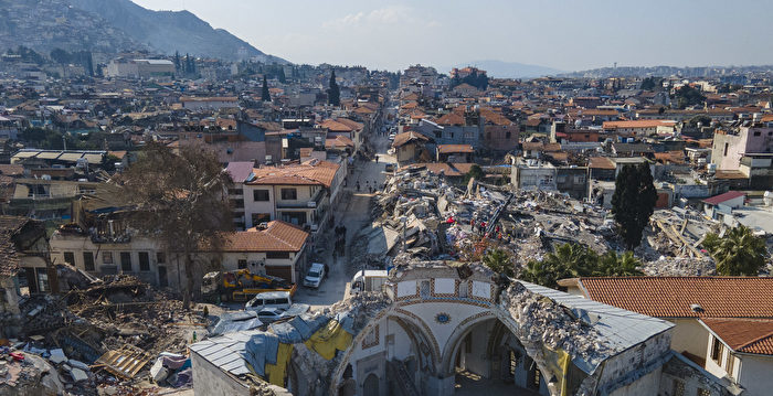 土耳其地震2.5万人死 一家5口被埋5天后获救
