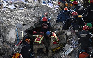 土耳其地震救援队： 废墟下仍能听到声音
