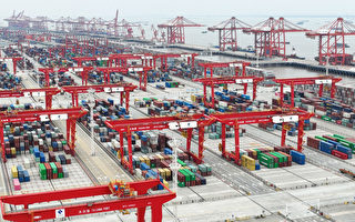 外贸订单锐减 中国各大港口空箱堆积如山