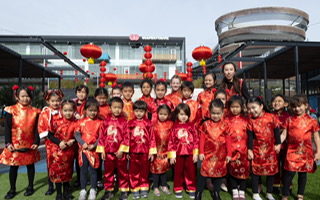洛城西區中文兒童合唱團19日於迪士尼演出