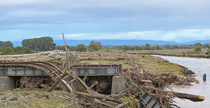 新西兰遭飓风袭击 已致6死 上万人流离失所