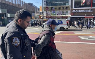 紐約警方逮捕攻擊法輪功的華男 控三級攻擊罪