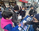 图片新闻：纽约市警法拉盛派发《预防犯罪手册》