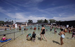 成人和父母陪同下未成年人可在爱城公共泳池裸泳