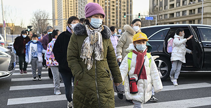 爆发聚集性疫情 中国多地学校停课