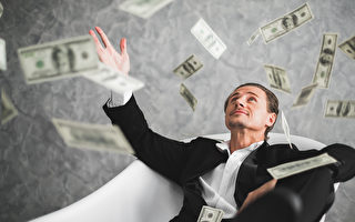 億萬富翁會在手頭持有多少現金