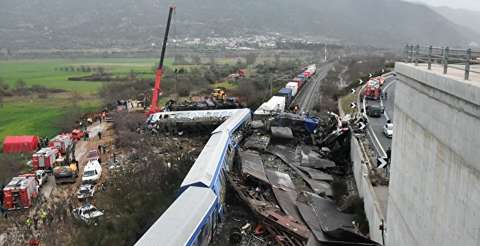 希腊两列火车对撞 至少32死85伤