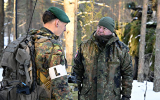 组图：德国防长访问驻守立陶宛的德军部队