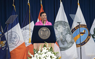 紐約市議會議長發表市情咨文 三大重點：經濟、住房和社區