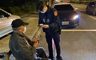 92歲老翁外出運動迷途 平鎮員警協助返家