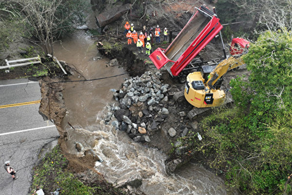 加州洪水加剧 两人遇难 近万人接疏散令