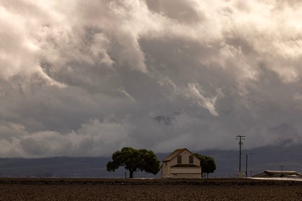 又一轮风暴来袭 加州宣布21个县进入紧急状态