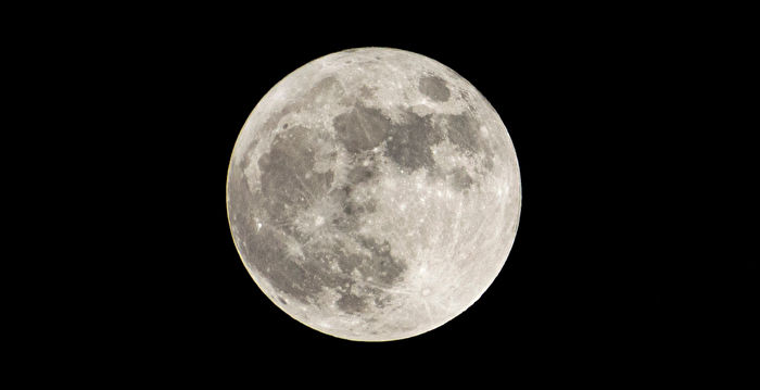 日本天文学家拍到陨石撞击月球迸出闪光
