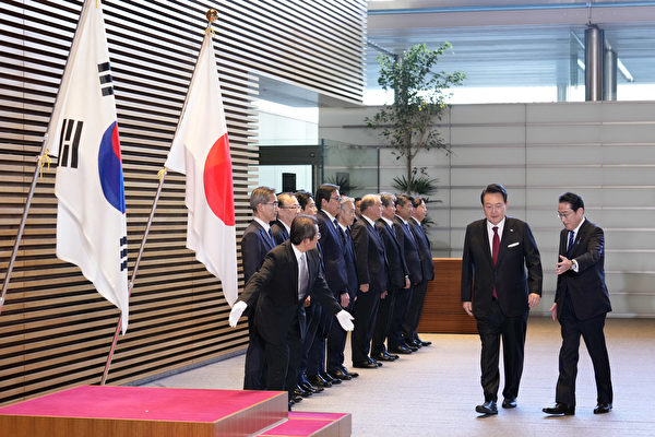 日韩领导人举行会谈 两国宣布放弃贸易争端