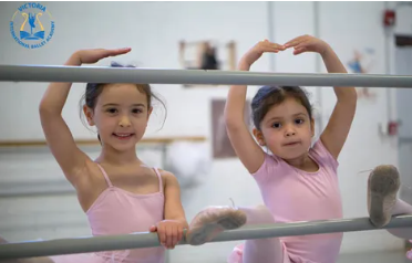3-4歲孩子的芭蕾舞課程（維多利亞舞蹈學院提供）