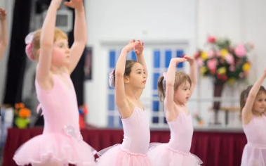 4-5歲孩子的芭蕾舞課程（維多利亞舞蹈學院提供）