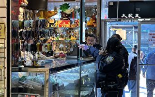 紐約法拉盛鬧市精品店 光天化日被搶金手鍊