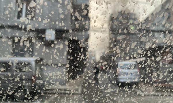 中国北方沙尘肆虐 长春、沈阳多地下泥雨