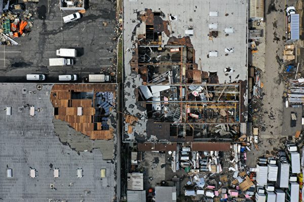 南加州遭遇罕见龙卷风袭击 数十建筑受损