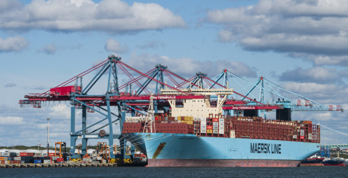 “杭州号”货轮遭袭 马士基宣布暂停红海船运