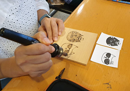 台中图书总馆将于4月1日举办“原木动物绘烙画DIY”，让亲子在雪松方砖上以烧烙技巧绘制喜爱的动物，体验独特的烙画艺术。